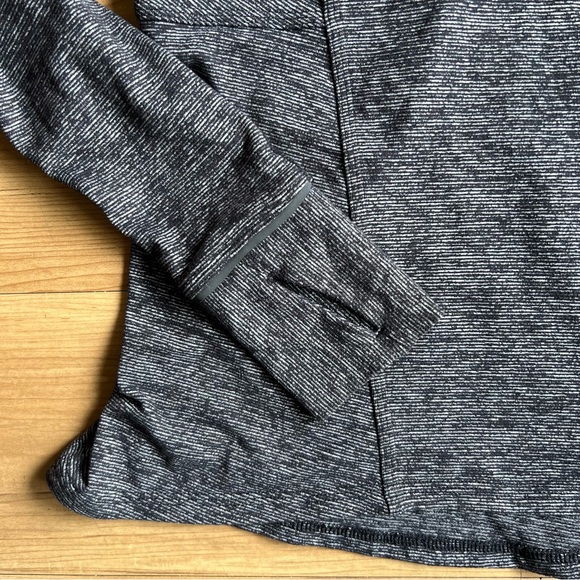 Lululemon heathered black pace pusher 1/2 zip pullover Size 4 - Picture 5 of 8